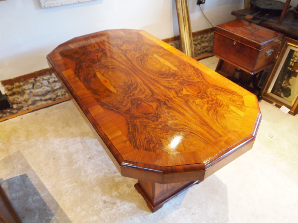 Table dining Stunning Art Deco figured Walnut c1925 View VII