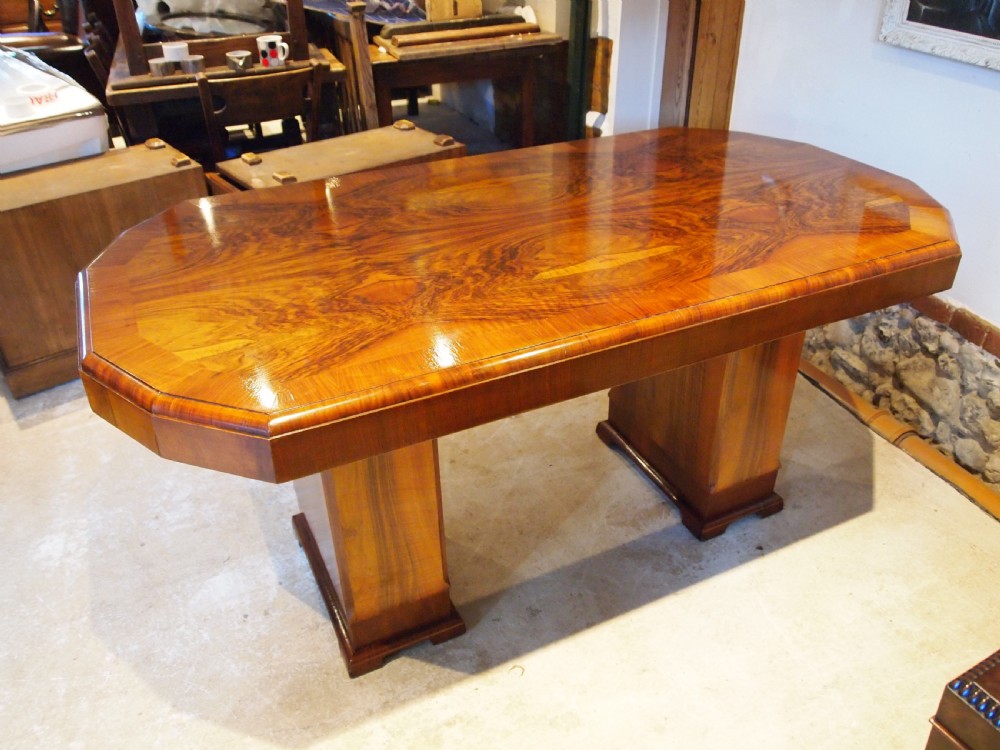 Table dining Stunning Art Deco figured Walnut c1925 View VIII