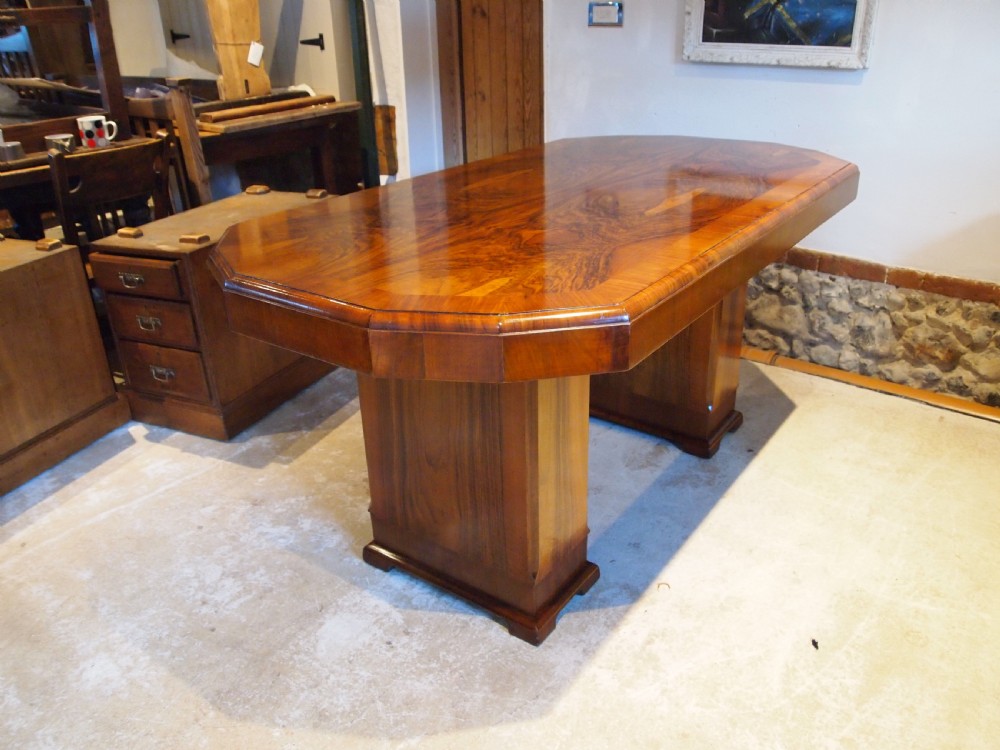 Table dining Stunning Art Deco figured Walnut c1925 View X