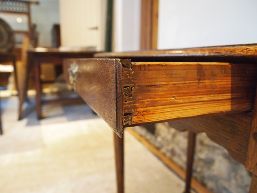 Table Lowboy charming George II Oak c1740 View VII