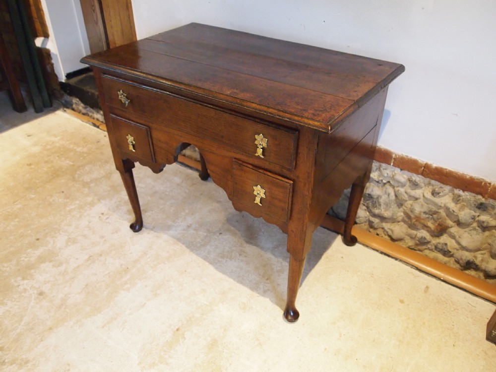 Table lowboy outstanding George II Oak hall lamp side c1740 View IV