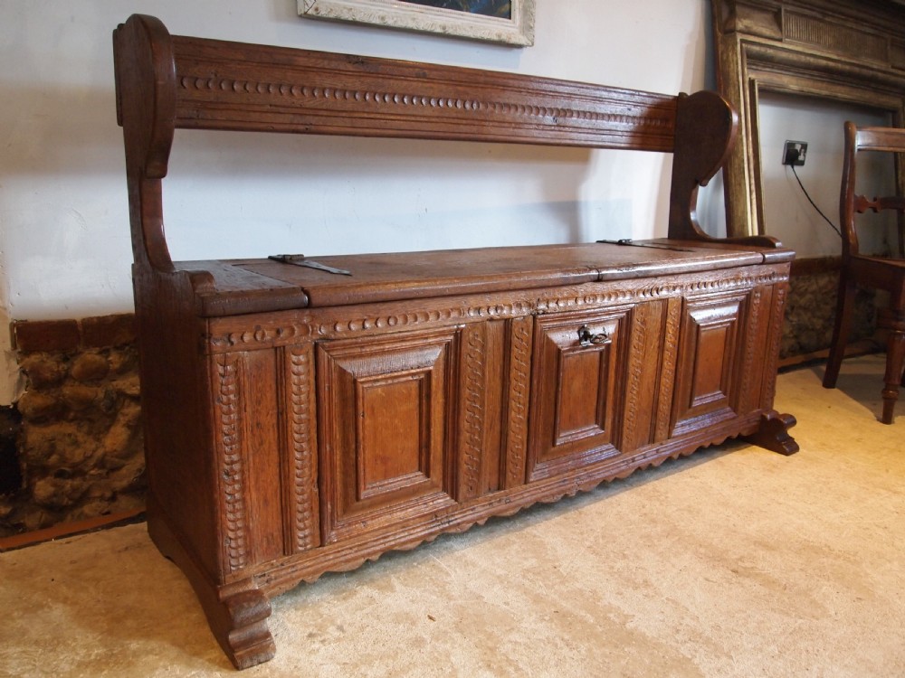 Bench box settle outstanding French Oak c1720