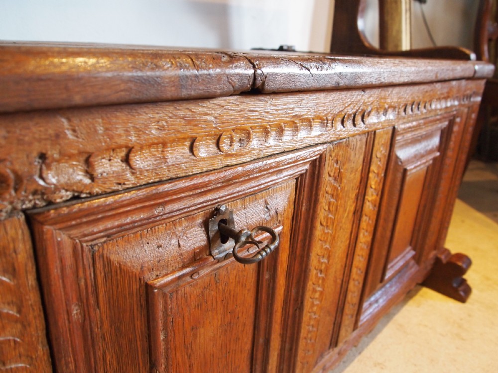 Bench box settle outstanding French Oak c1720 View III