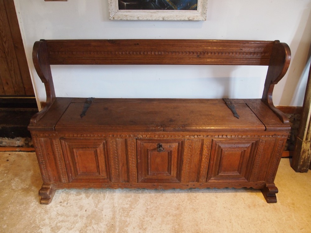 Bench box settle outstanding French Oak c1720 View V