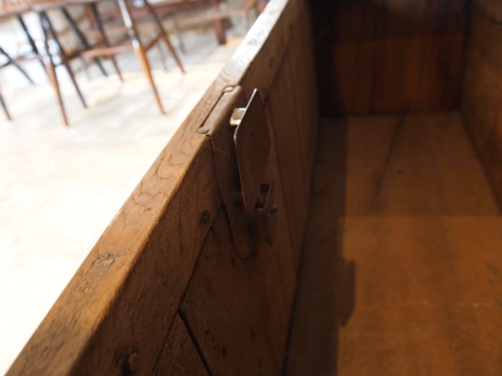 Bench box settle outstanding French Oak c1720 View VIII
