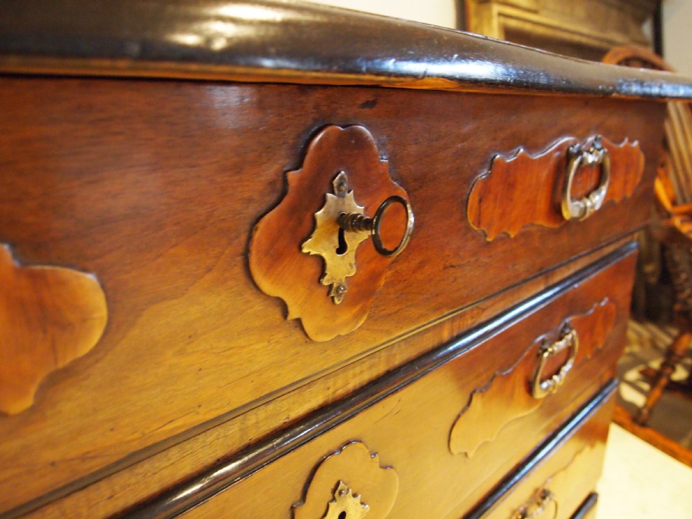 Chest of drawers fine French Walnut commode Louis XVII c1795 View II