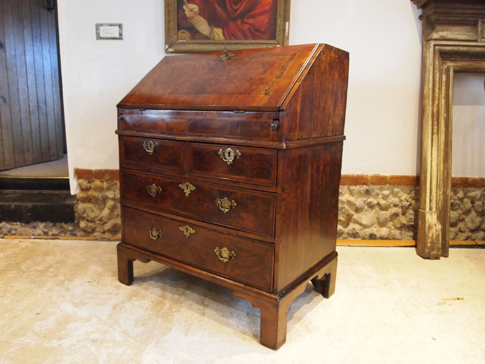 Bureau desk Small outstanding George II Walnut c1740 View II