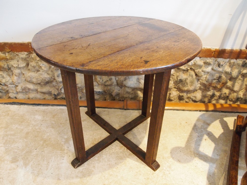 Table Cricket table Victorian Oak side hall lamp c1840