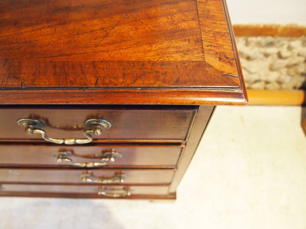 Chest of drawers small George III Bachelors Mahogany c1790 View III
