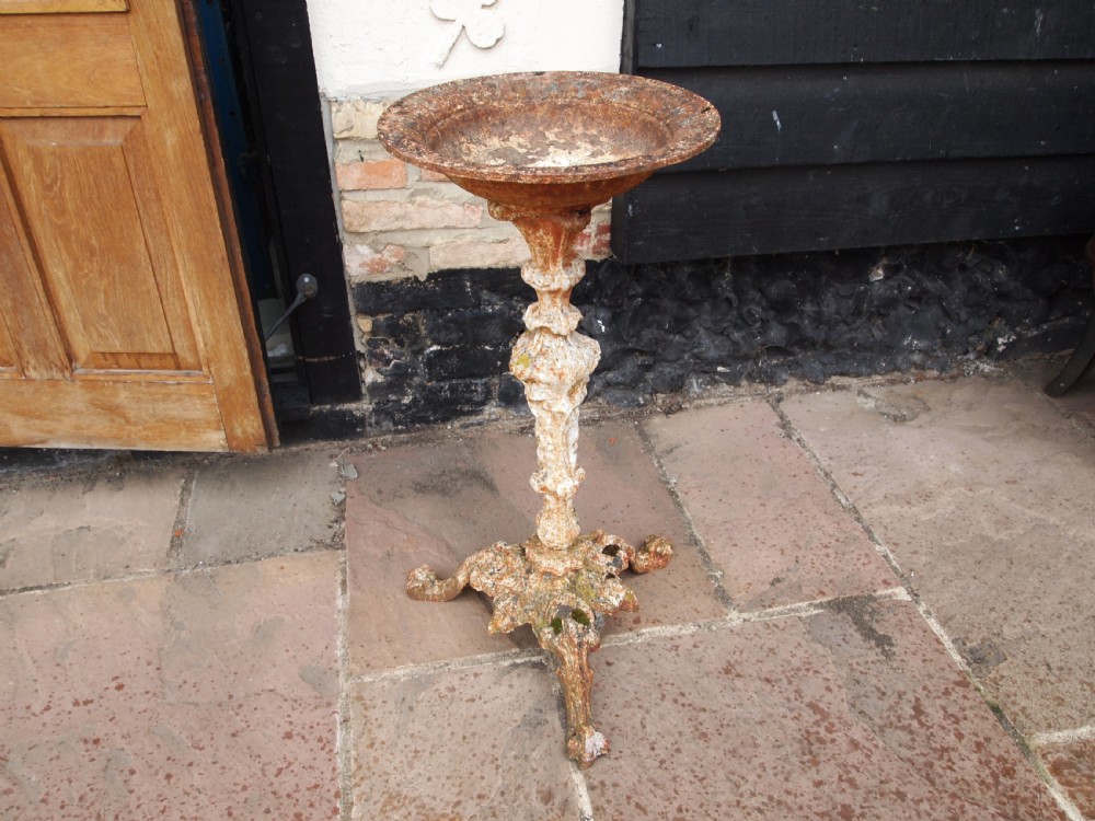 Stunning Victorian Cast iron bird bath very heavy c1880