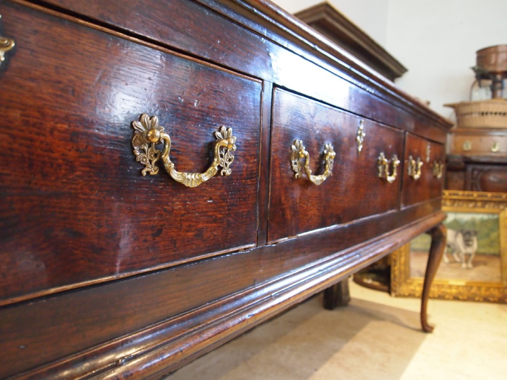 Dresser very special George II Oak sideboard c1740 View IV