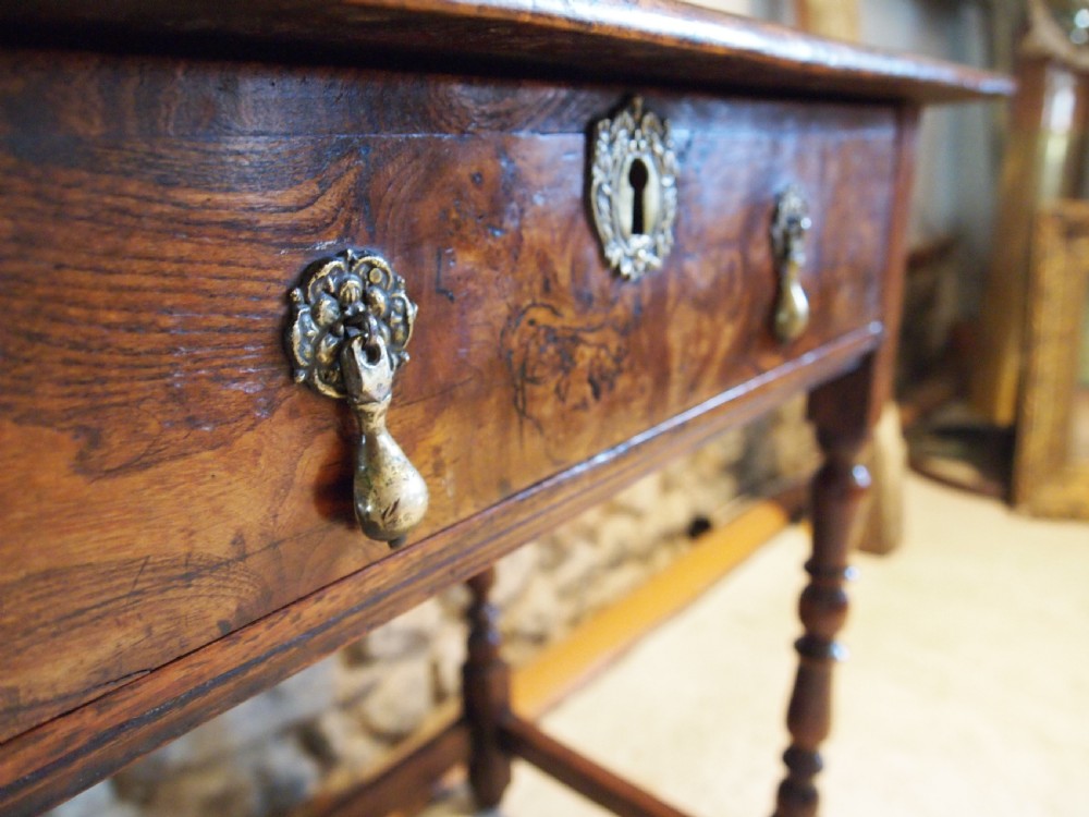 Table very rare stunning Burr Elm Queen Anne lowboy c1700 View IV