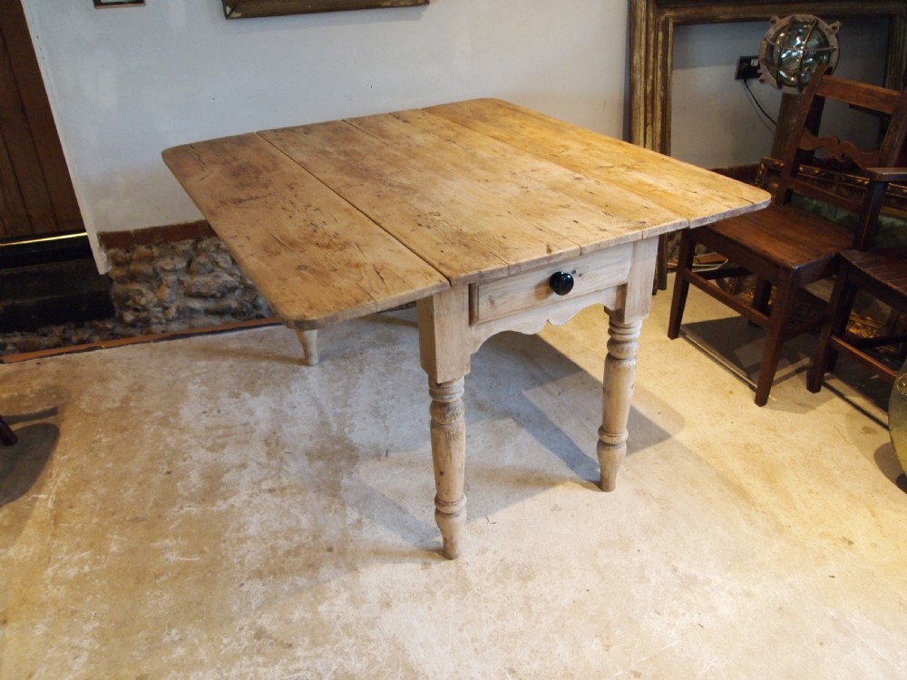 Table Victorian scrub top cottage dining table c1880 View IV