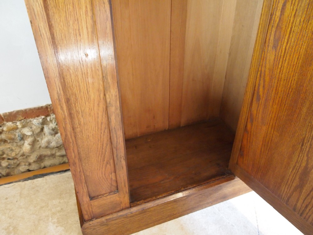 Wardrobe Arts and Crafts Oak Liberty style c1900 View XI