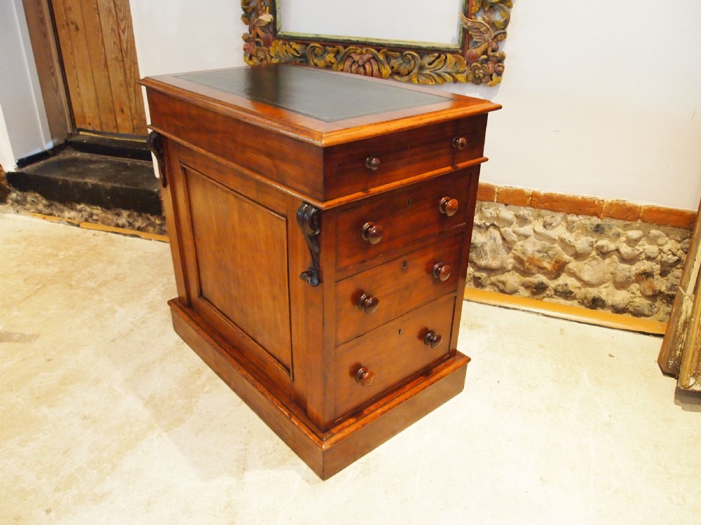 Desk wonderful compact early Victorian Mahogany c1840