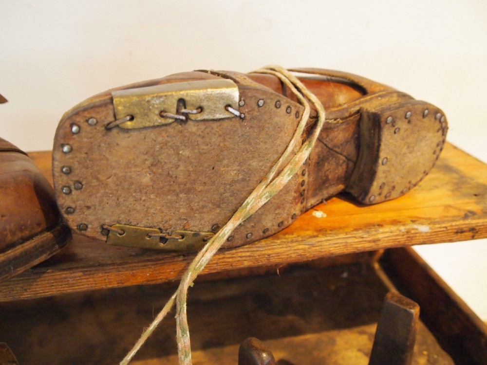 Table rare Victorian cobblers bench lamp table lasts and boots c1890 View VIII