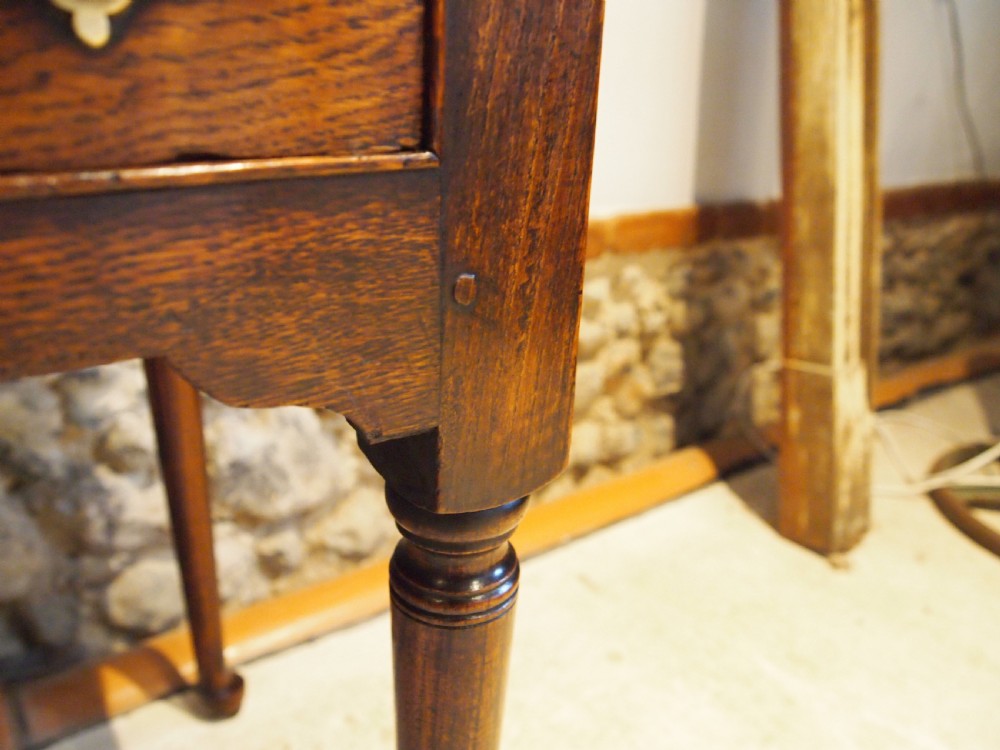 Table superb lowboy George III Oak c1770 View III