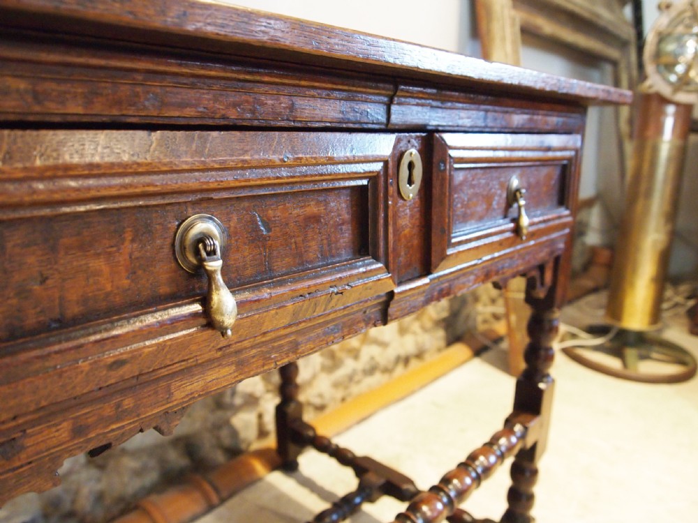Table Charles II Oak side hall lowboy c1680 View III