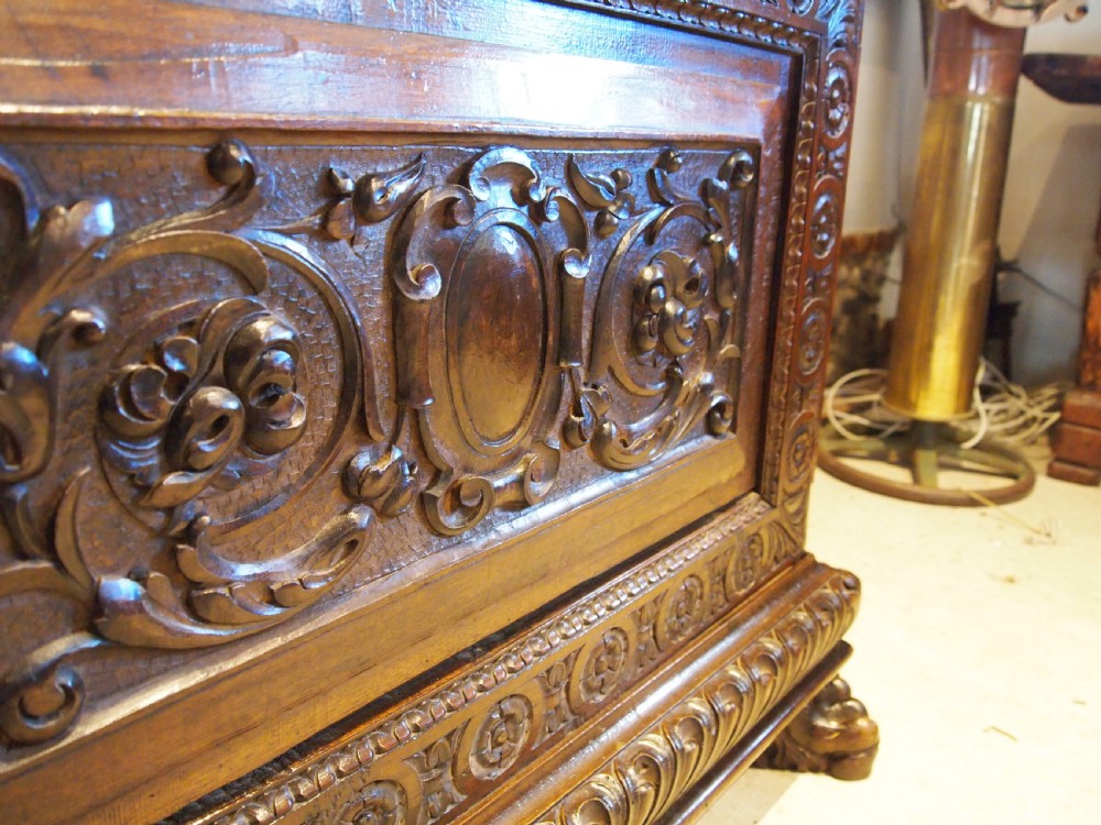 Chest trunk fine Italian Walnut Cassone c1780 View II