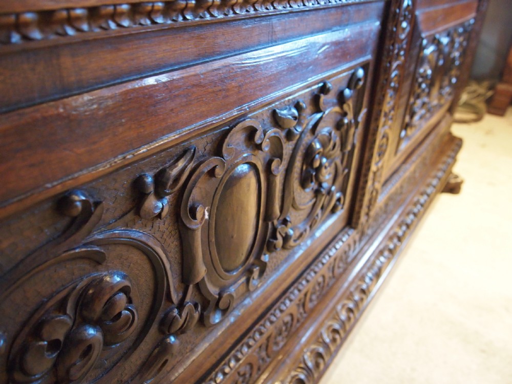 Chest trunk fine Italian Walnut Cassone c1780 View IV