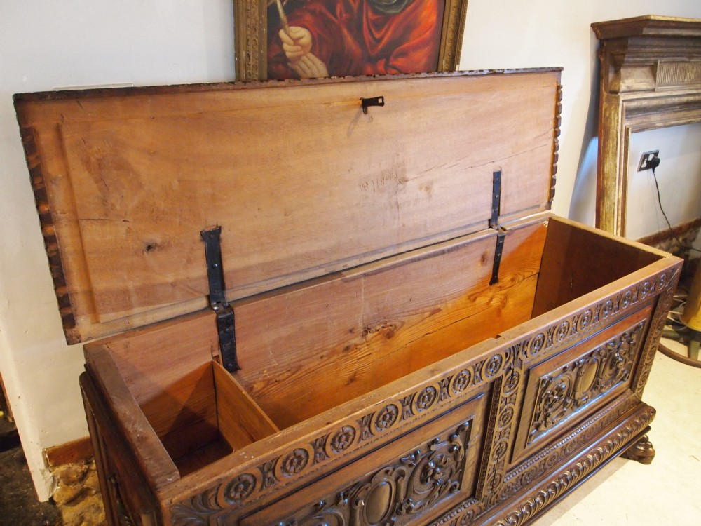 Chest trunk fine Italian Walnut Cassone c1780 View IX