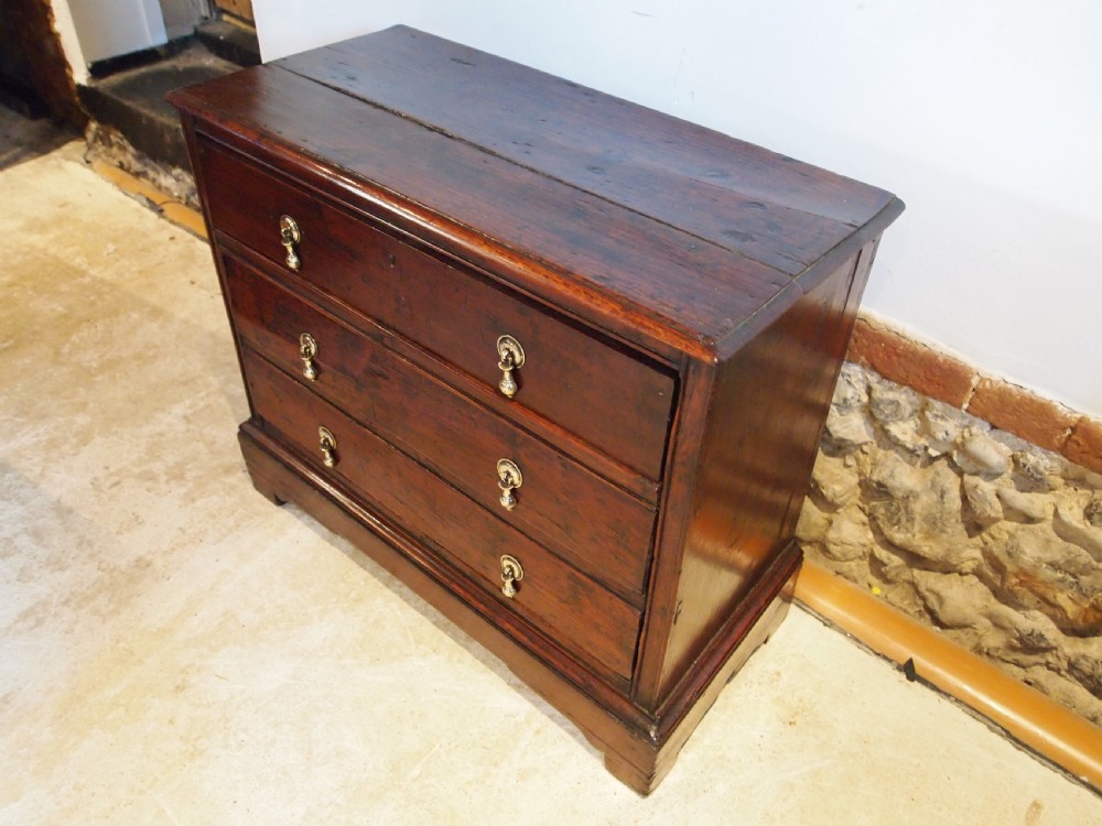 Chest of drawers Elm small Queen Anne c1700