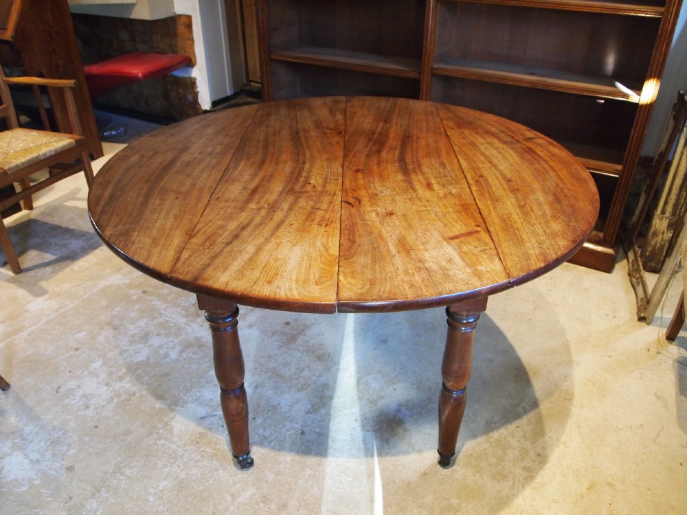Table dining kitchen French Walnut seats 6 Victorian c1880 View V