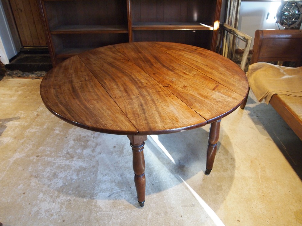 Table dining kitchen French Walnut seats 6 Victorian c1880 View IX
