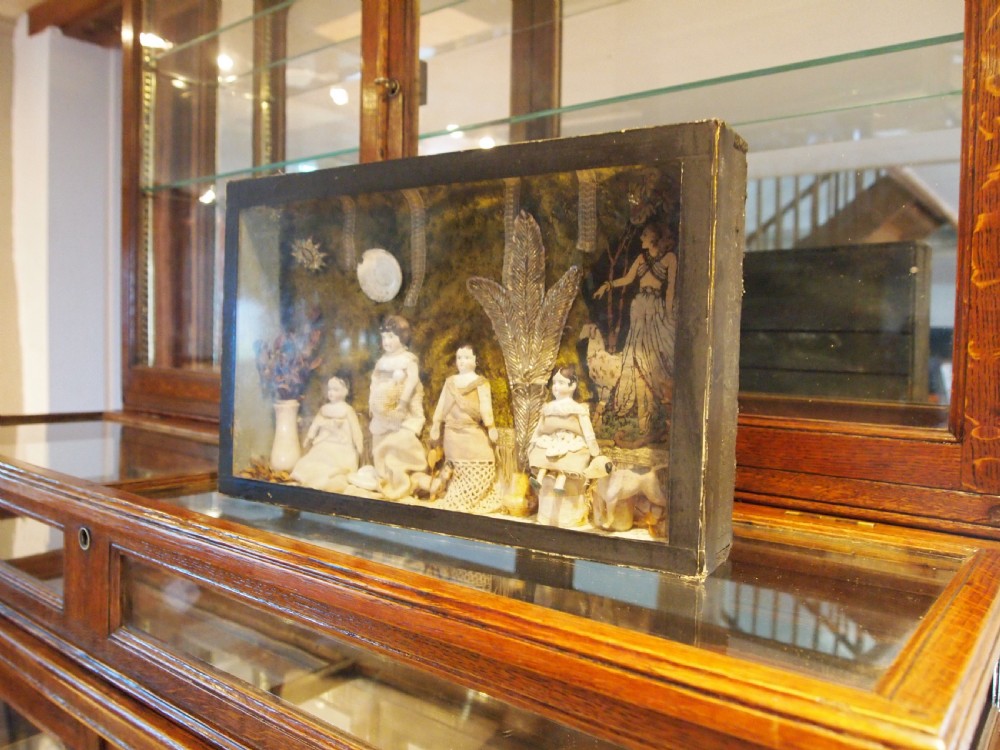 Diorama wounderful early Victorian folk art family c1840 View X