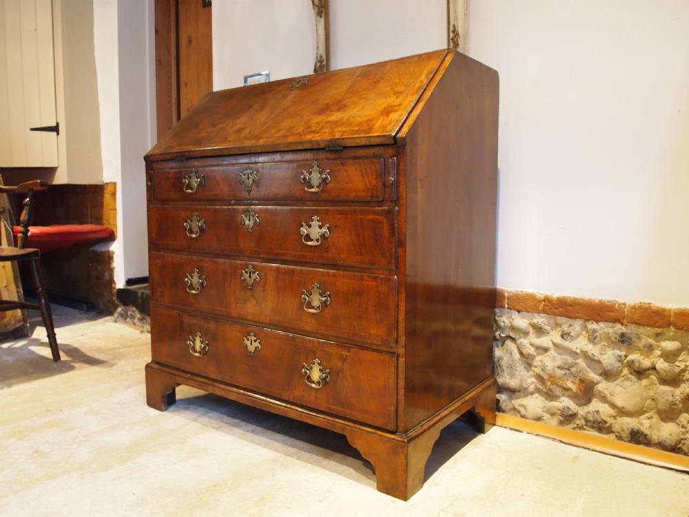 Bureau stunning George I Walnut feather banded desk small c1720 View XIII
