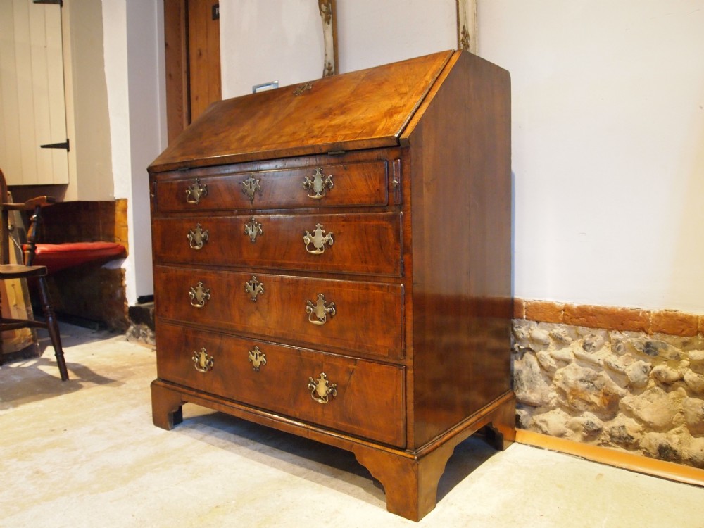 Bureau stunning George I Walnut feather banded desk small c1720 View XV