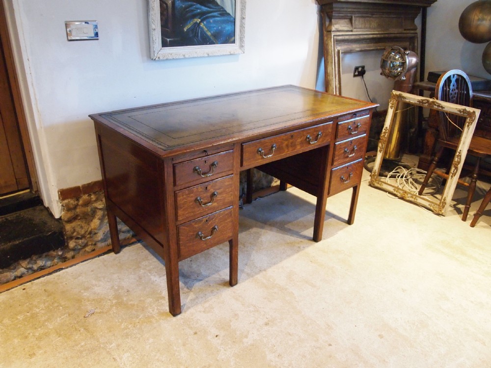 Desk fine quality Edwardian Oak large kneehole c1910