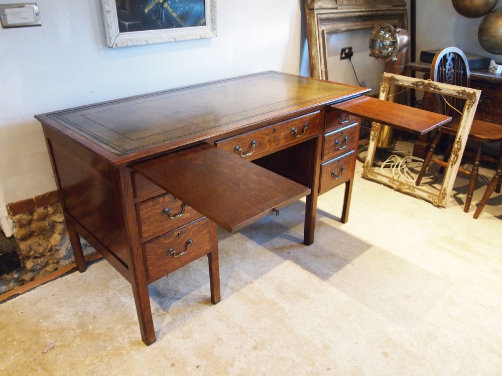 Desk fine quality Edwardian Oak large kneehole c1910 View II