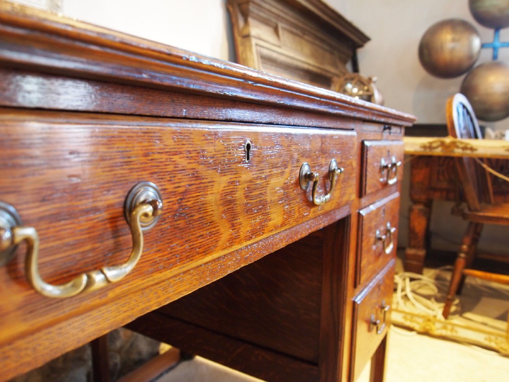 Desk fine quality Edwardian Oak large kneehole c1910 View IV
