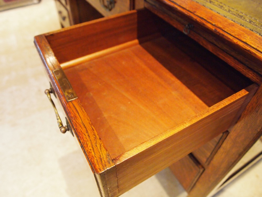 Desk fine quality Edwardian Oak large kneehole c1910 View V