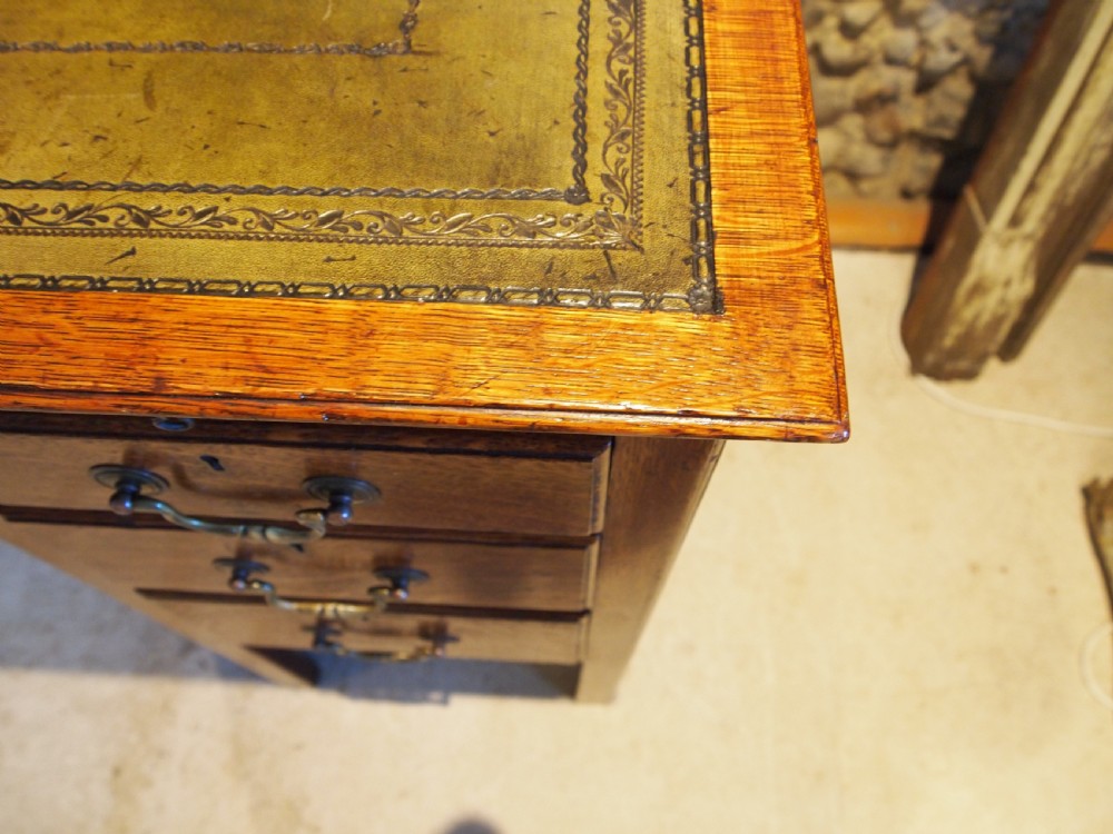 Desk fine quality Edwardian Oak large kneehole c1910 View VII