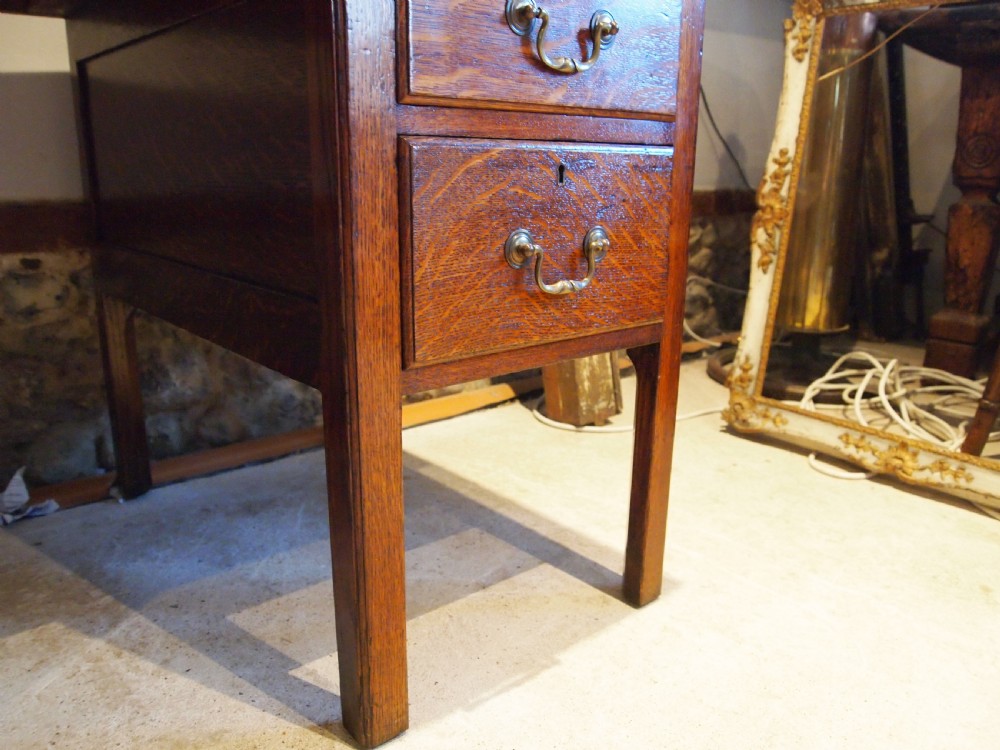 Desk fine quality Edwardian Oak large kneehole c1910 View IX