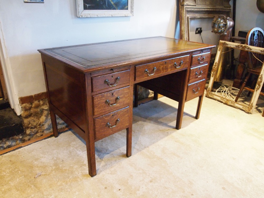 Desk fine quality Edwardian Oak large kneehole c1910 View XI