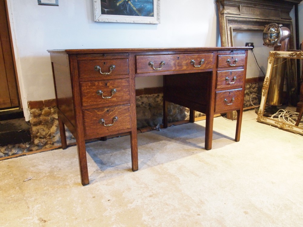 Desk fine quality Edwardian Oak large kneehole c1910 View XII
