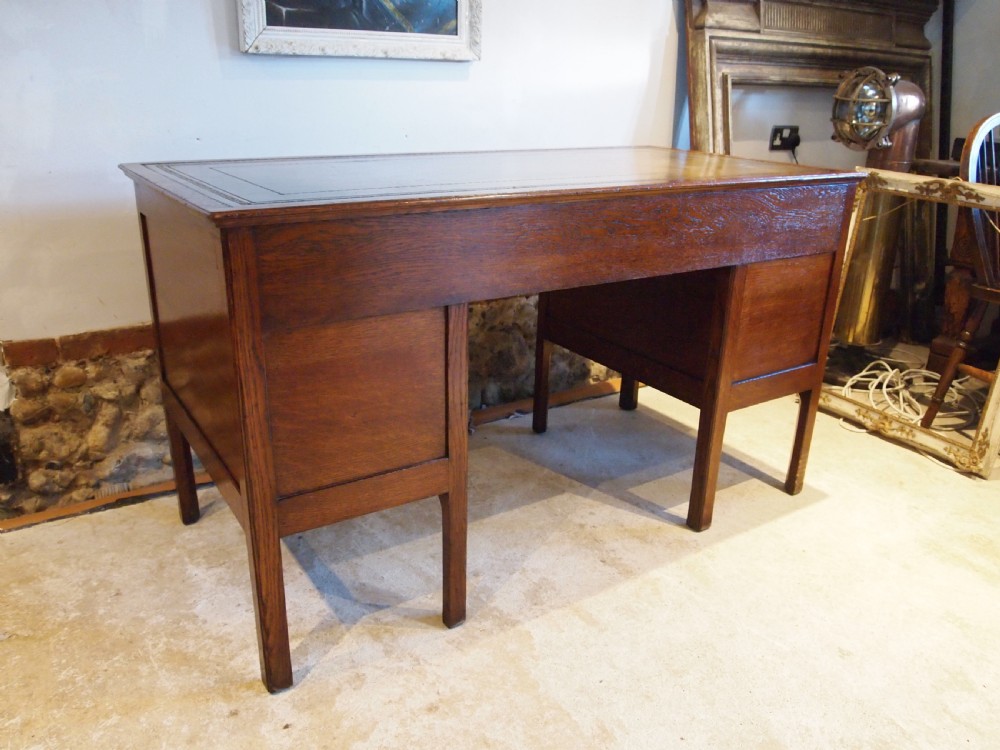Desk fine quality Edwardian Oak large kneehole c1910 View XIV