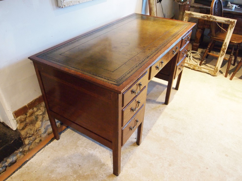Desk fine quality Edwardian Oak large kneehole c1910 View XV