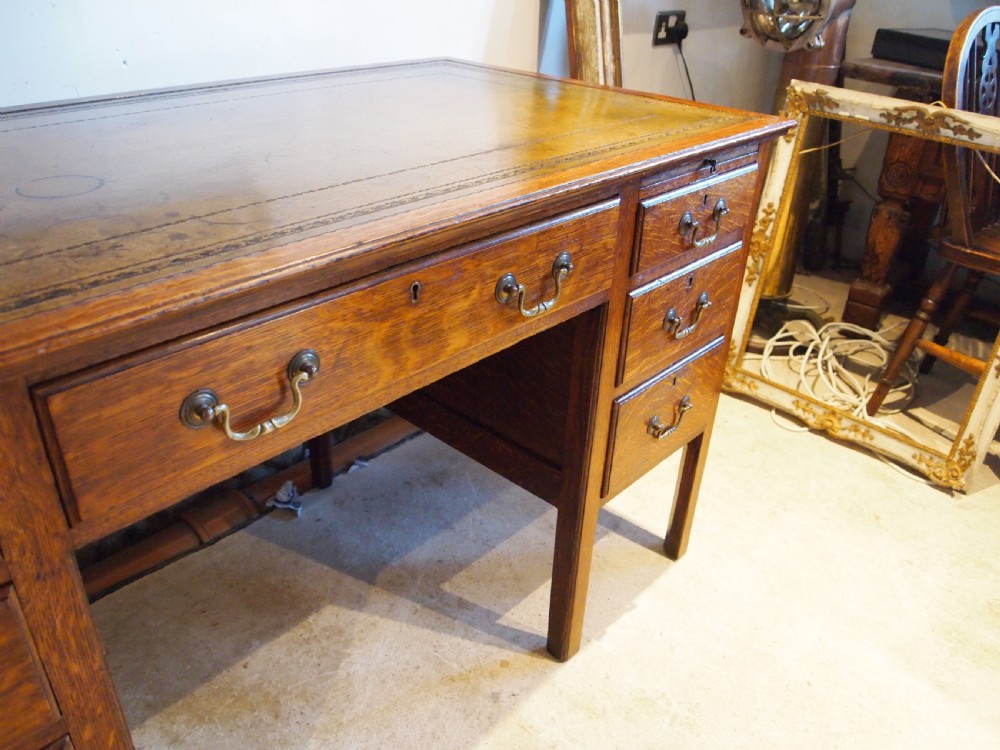 Desk fine quality Edwardian Oak large kneehole c1910 View XVI