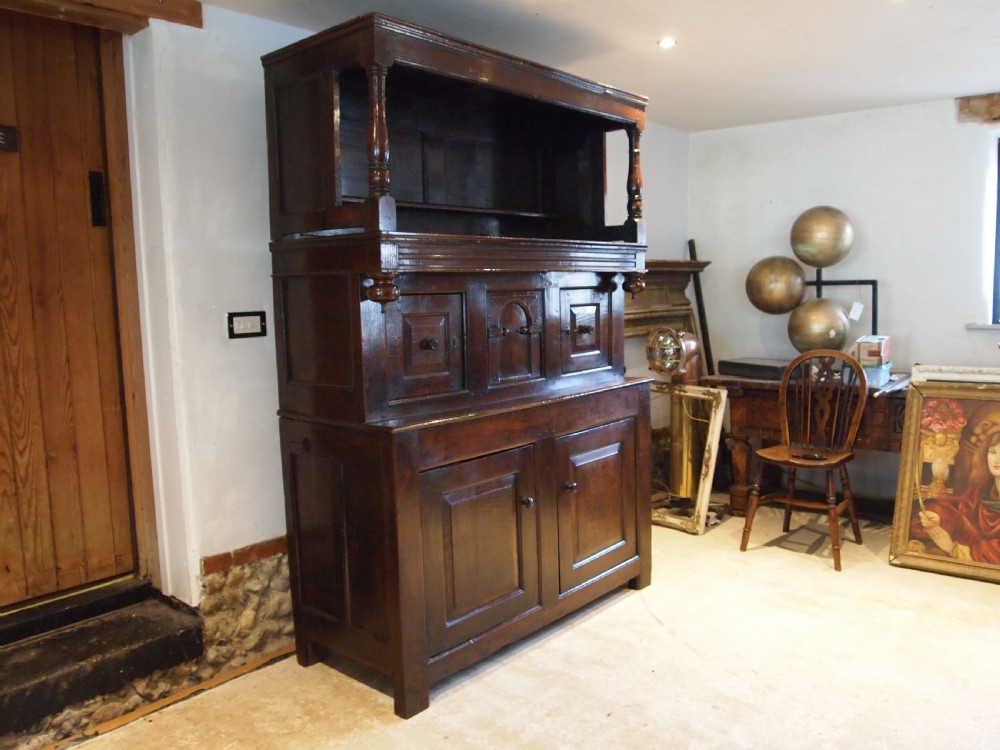 Cupboard stunning Welsh Oak Cwpwrdd Tridarn c1700 View IV