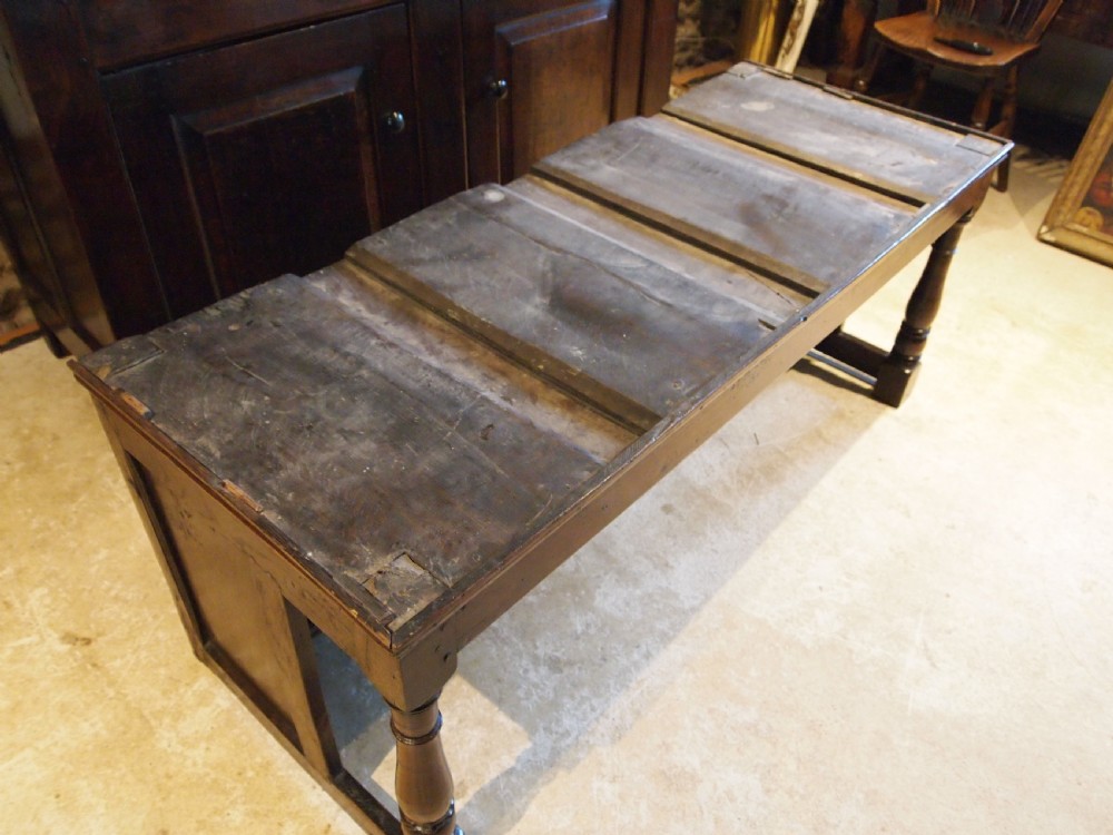 Cupboard stunning Welsh Oak Cwpwrdd Tridarn c1700 View V