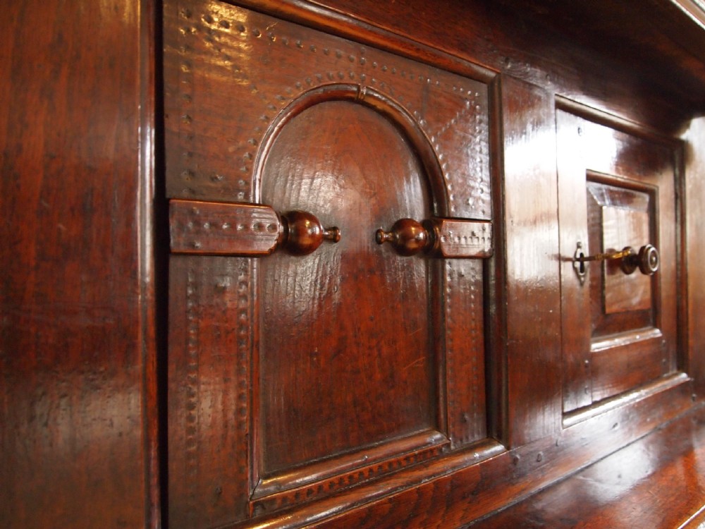 Cupboard stunning Welsh Oak Cwpwrdd Tridarn c1700 View XIII