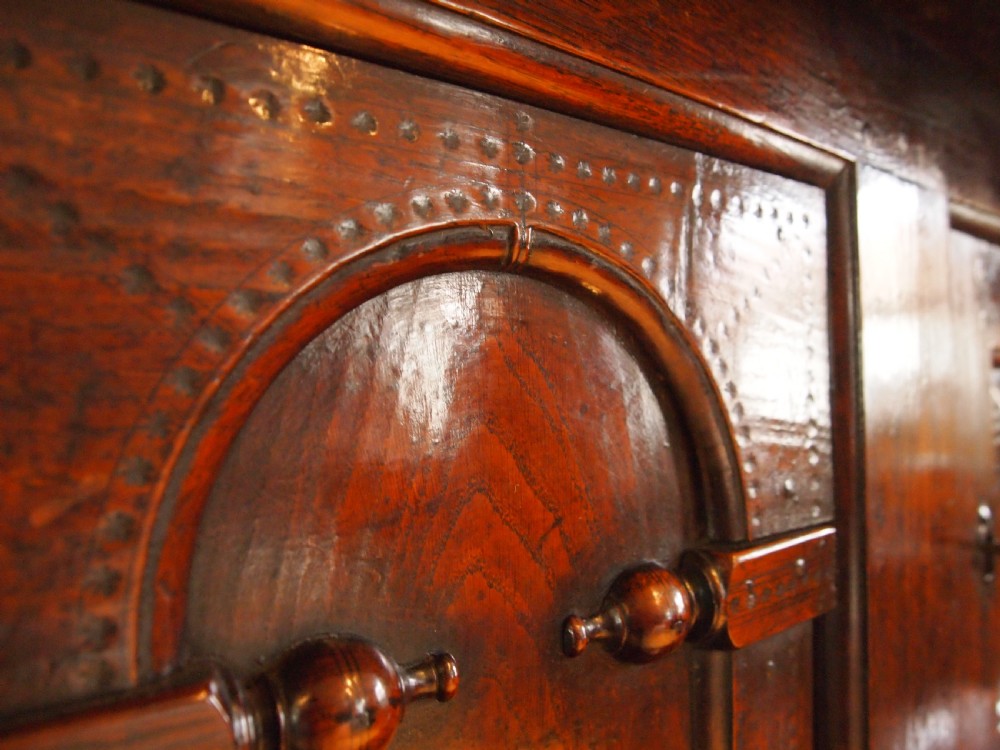 Cupboard stunning Welsh Oak Cwpwrdd Tridarn c1700 View XIV