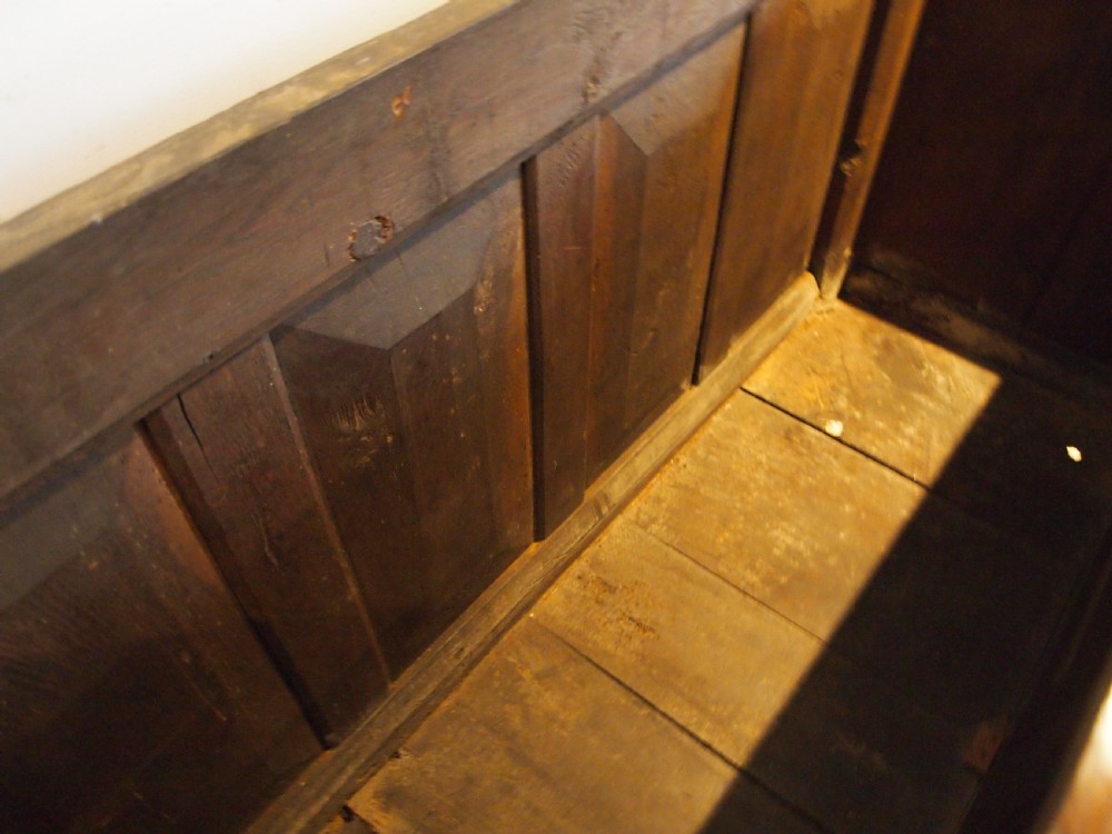 Cupboard stunning Welsh Oak Cwpwrdd Tridarn c1700 View XV