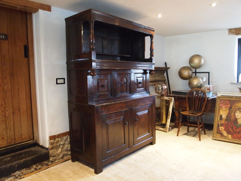 Cupboard stunning Welsh Oak Cwpwrdd Tridarn c1700 View XVI