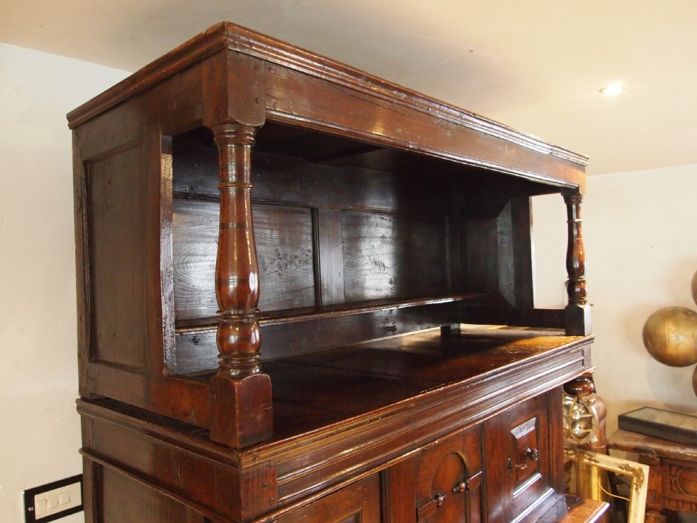 Cupboard stunning Welsh Oak Cwpwrdd Tridarn c1700 View XVIII