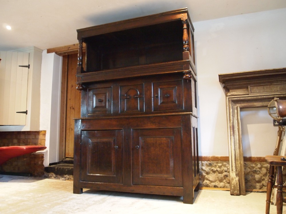 Cupboard stunning Welsh Oak Cwpwrdd Tridarn c1700 View XIX